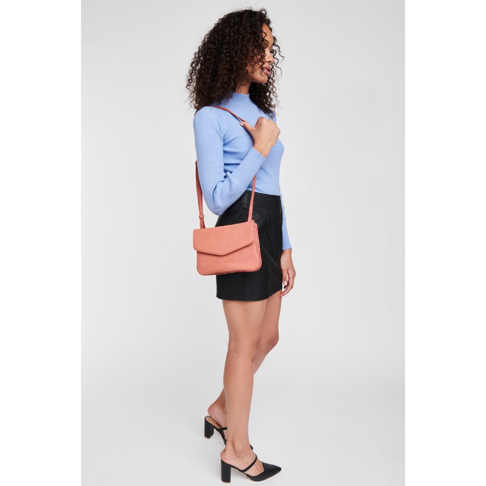 Woman wearing Ginger Moda Luxe Tate Crossbody 842017100737 View 3 | Ginger