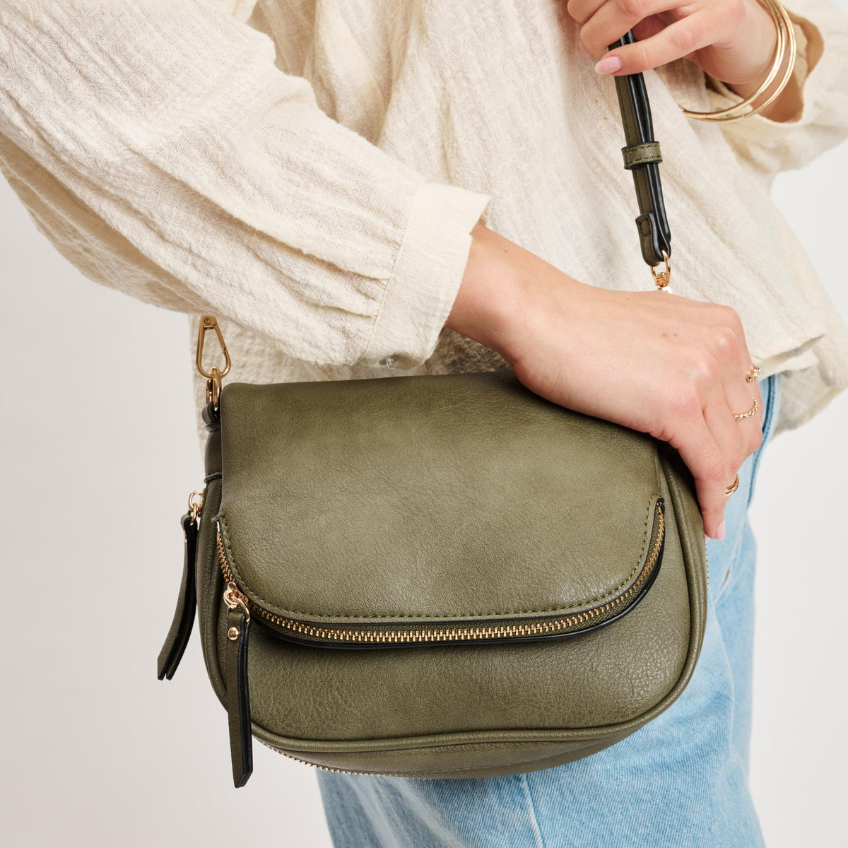 Woman wearing Olive Moda Luxe Diva Crossbody 842017114871 View 2 | Olive