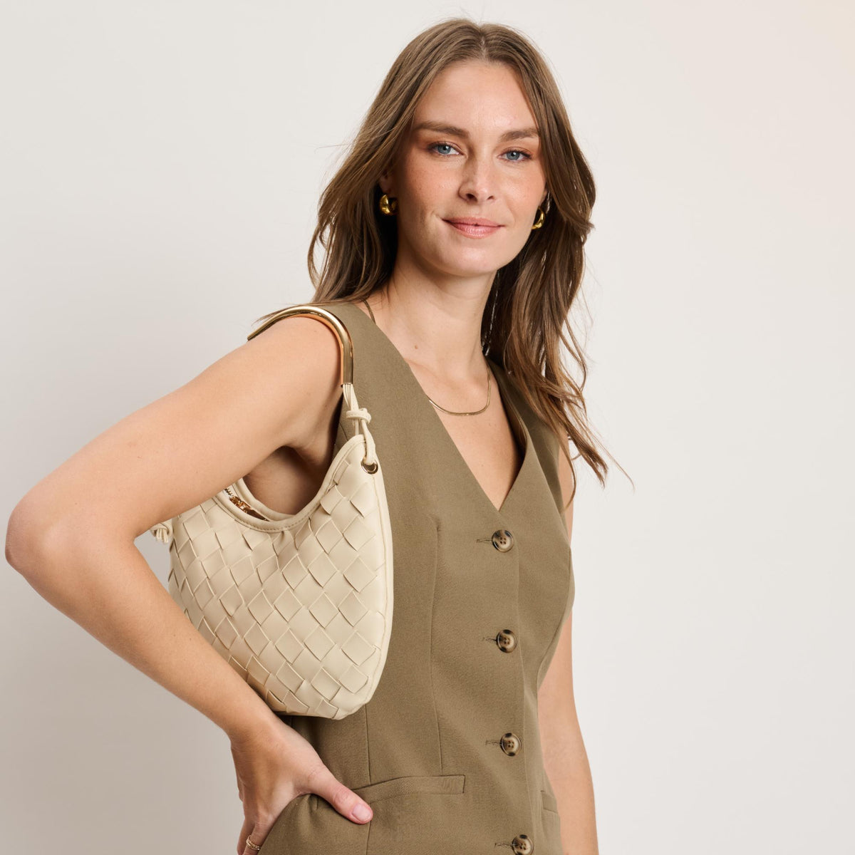 Woman wearing Oatmilk Moda Luxe Lucia Hobo 842017141228 View 4 | Oatmilk