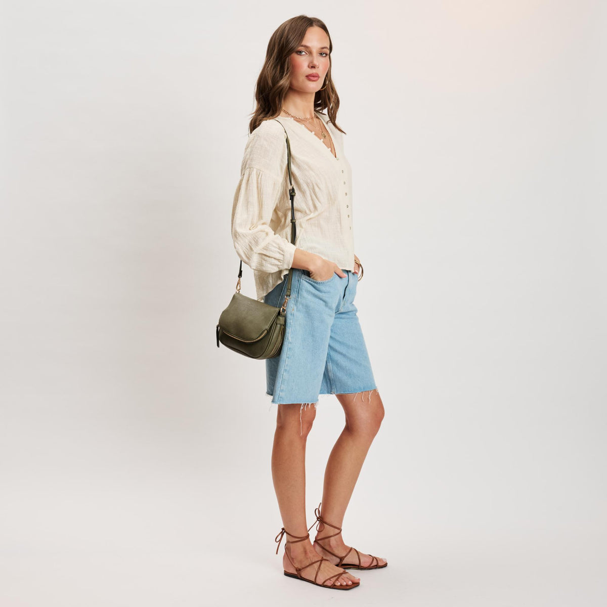 Woman wearing Olive Moda Luxe Diva Crossbody 842017114871 View 4 | Olive