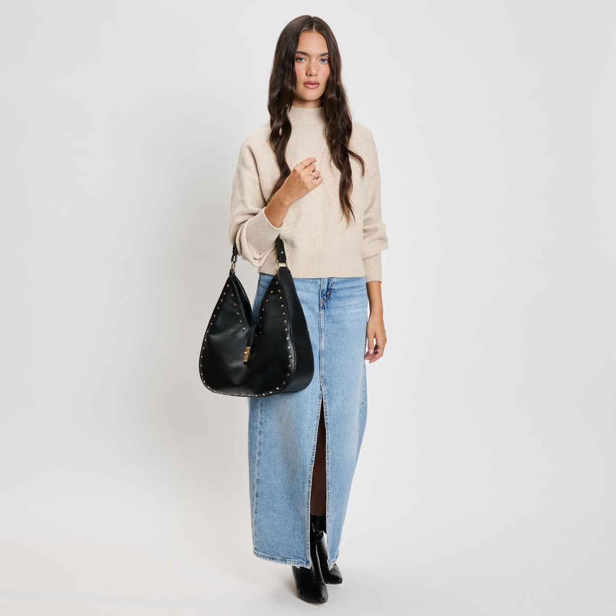 Woman wearing Black Moda Luxe Oliva Hobo 842017136125 View 3 | Black