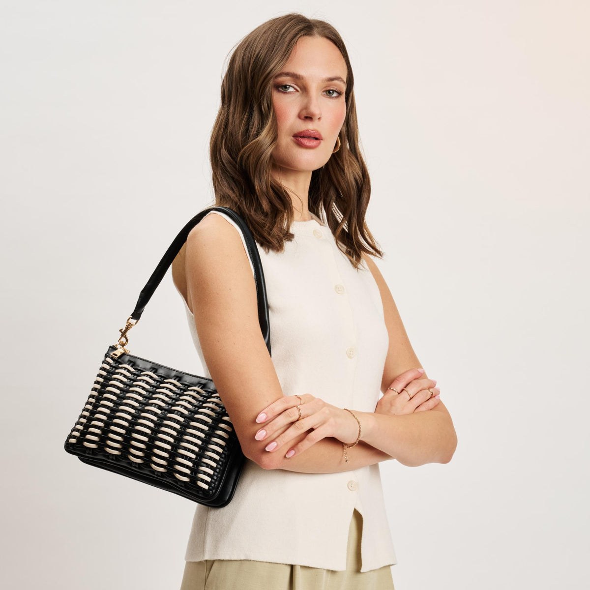 Woman wearing Black Ivory Moda Luxe Maggie Crossbody 842017141297 View 1 | Black Ivory