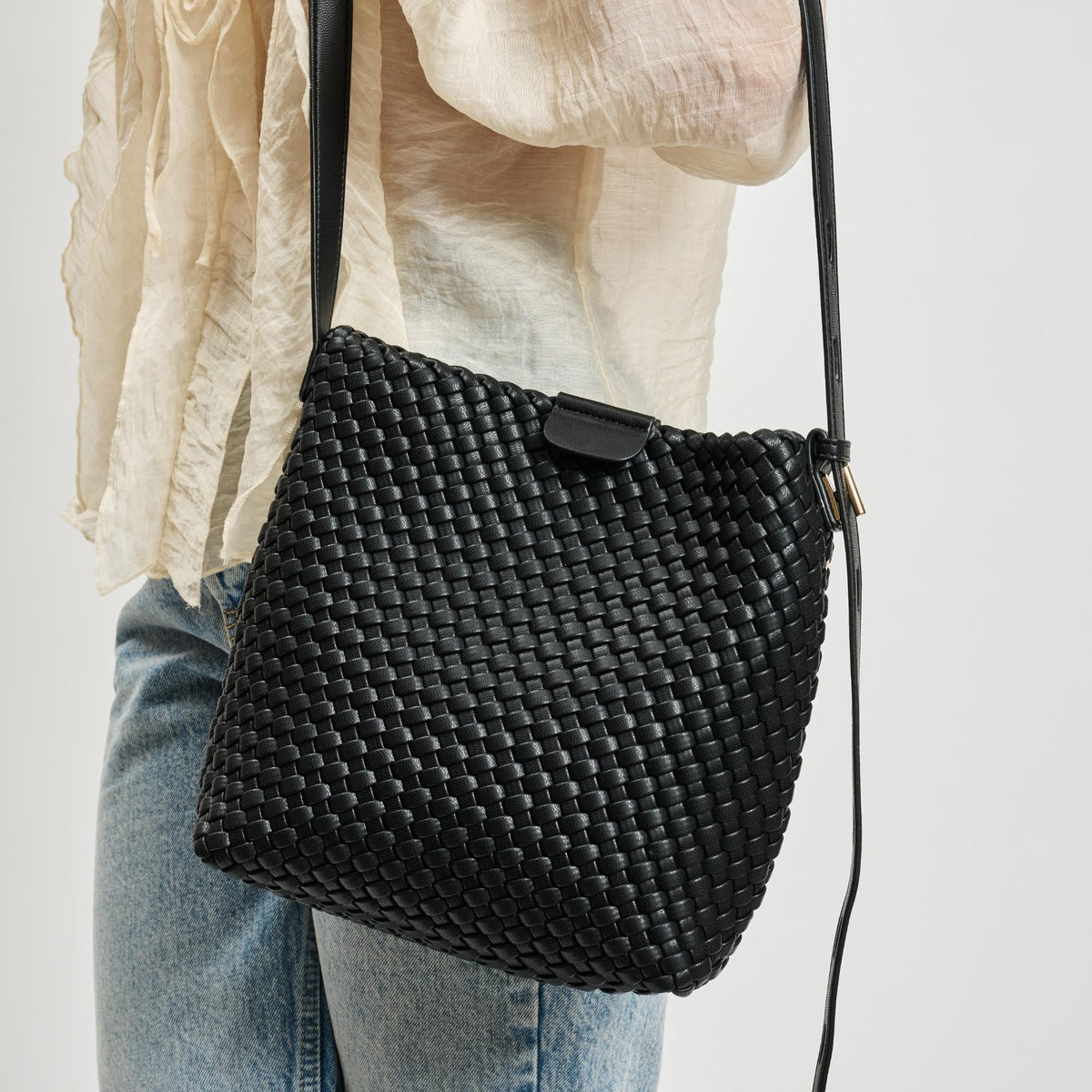 Woman wearing Black Moda Luxe Isadora Bucket 842017137320 View 4 | Black
