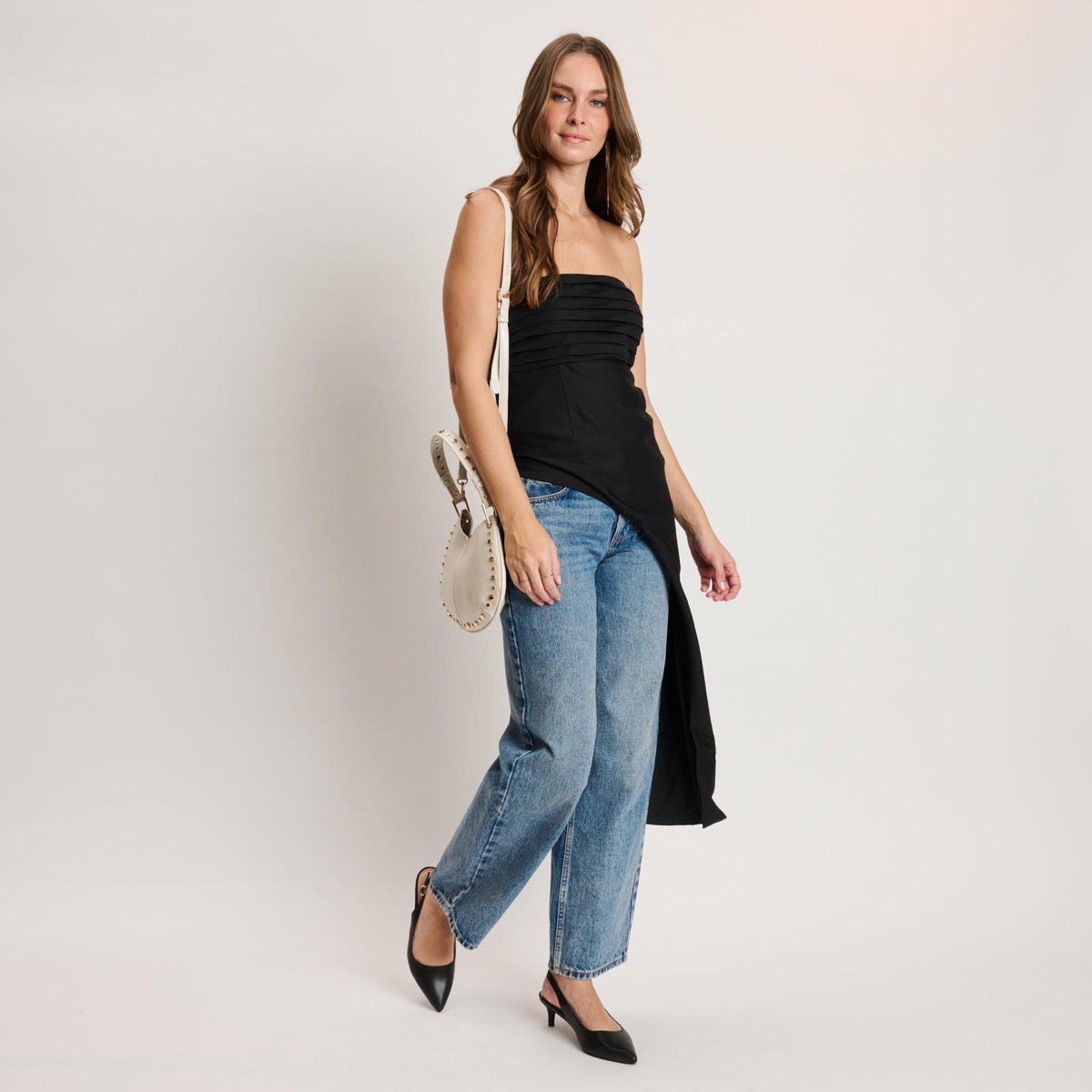 Woman wearing Oatmilk Moda Luxe Nova Crossbody 842017140122 View 3 | Oatmilk