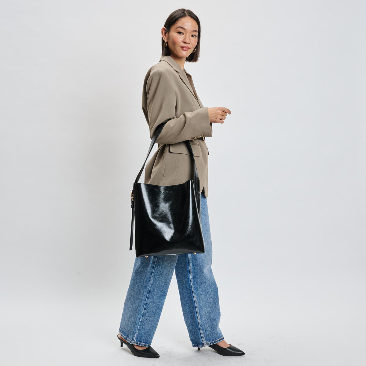 Woman wearing Black Moda Luxe Brooke Bucket 842017139515 View 2 | Black