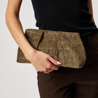 Woman wearing Olive Moda Luxe Elva Croco Clutch 842017142263 View 1 | Olive
