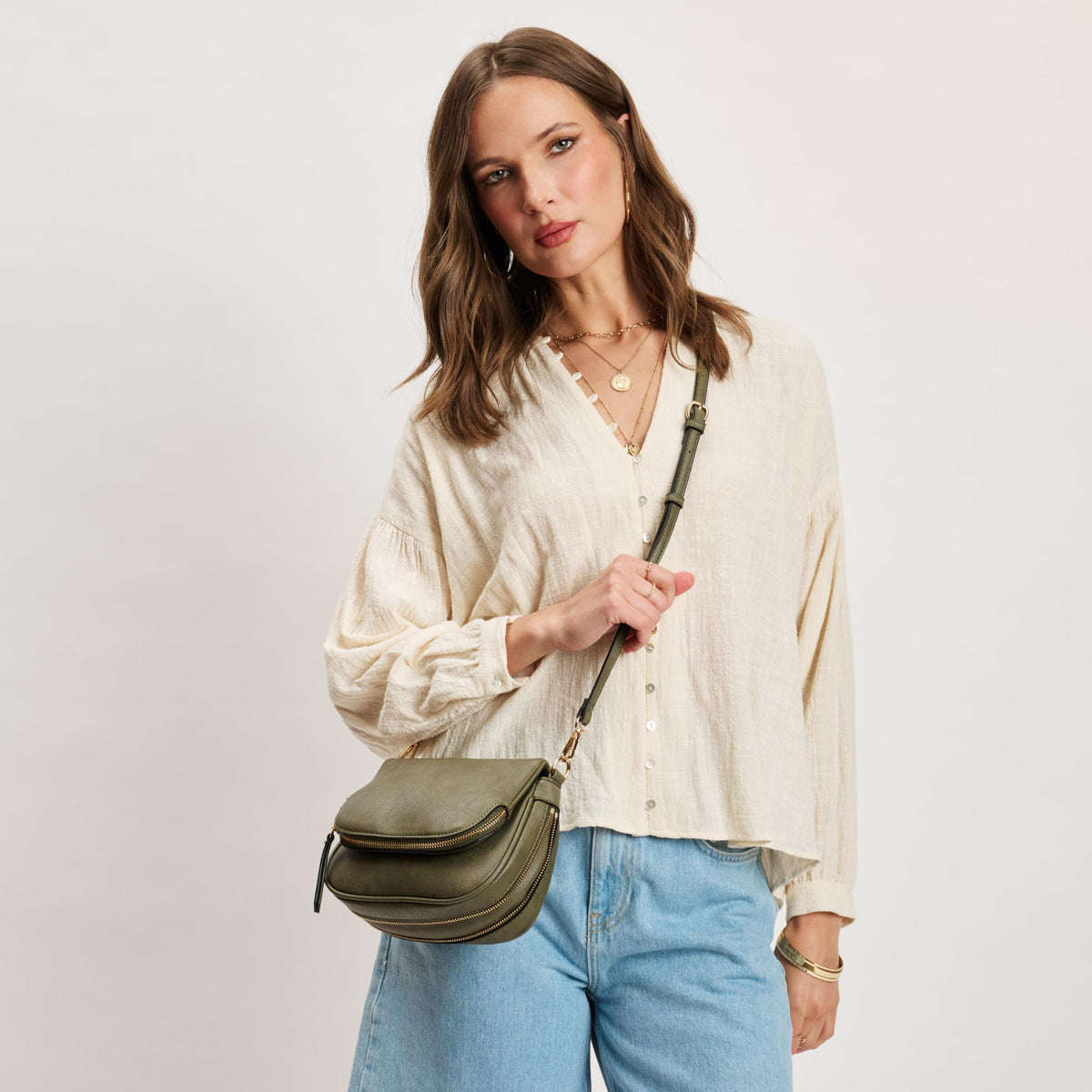 Woman wearing Olive Moda Luxe Diva Crossbody 842017114871 View 1 | Olive