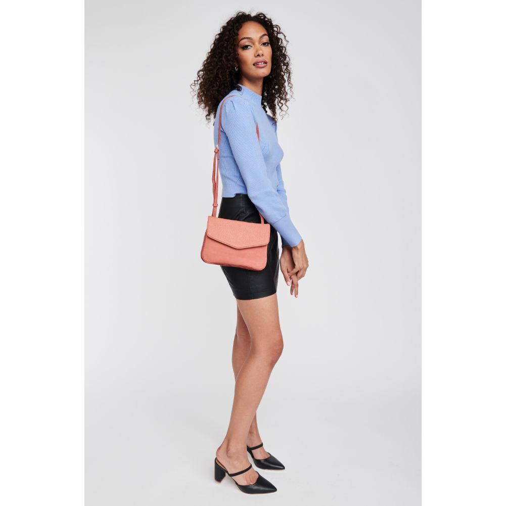 Woman wearing Ginger Moda Luxe Tate Crossbody 842017100737 View 4 | Ginger
