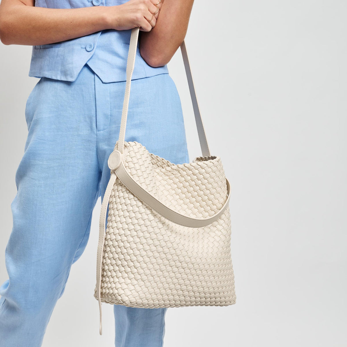 Woman wearing Oatmilk Moda Luxe Edith Hobo 842017137481 View 4 | Oatmilk