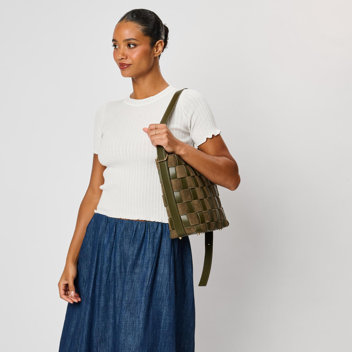 Woman wearing Olive Moda Luxe Naomi Bucket 842017142669 View 3 | Olive