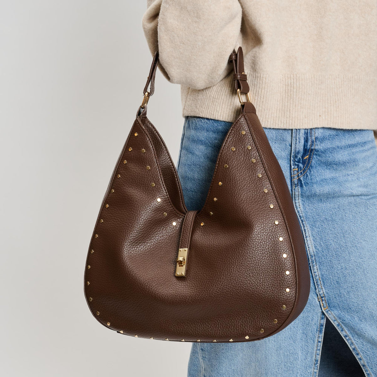 Woman wearing Chocolate Moda Luxe Olivia Hobo 842017136132 View 4 | Chocolate