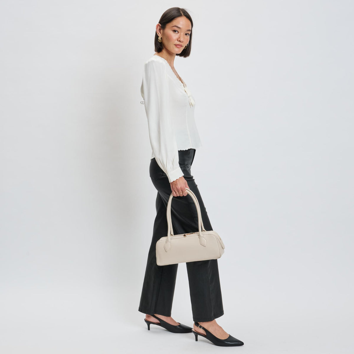 Woman wearing Oatmilk Moda Luxe Betty Shoulder Bag 842017139423 View 3 | Oatmilk