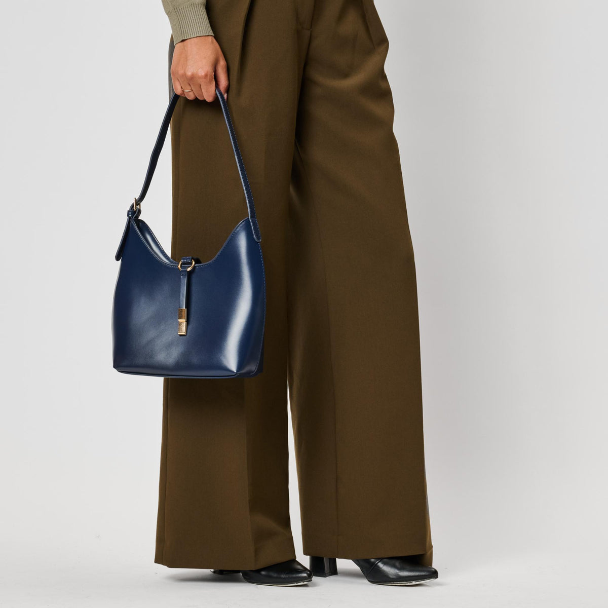 Woman wearing Denim Moda Luxe Blair Shoulder Bag 842017143239 View 1 | Denim
