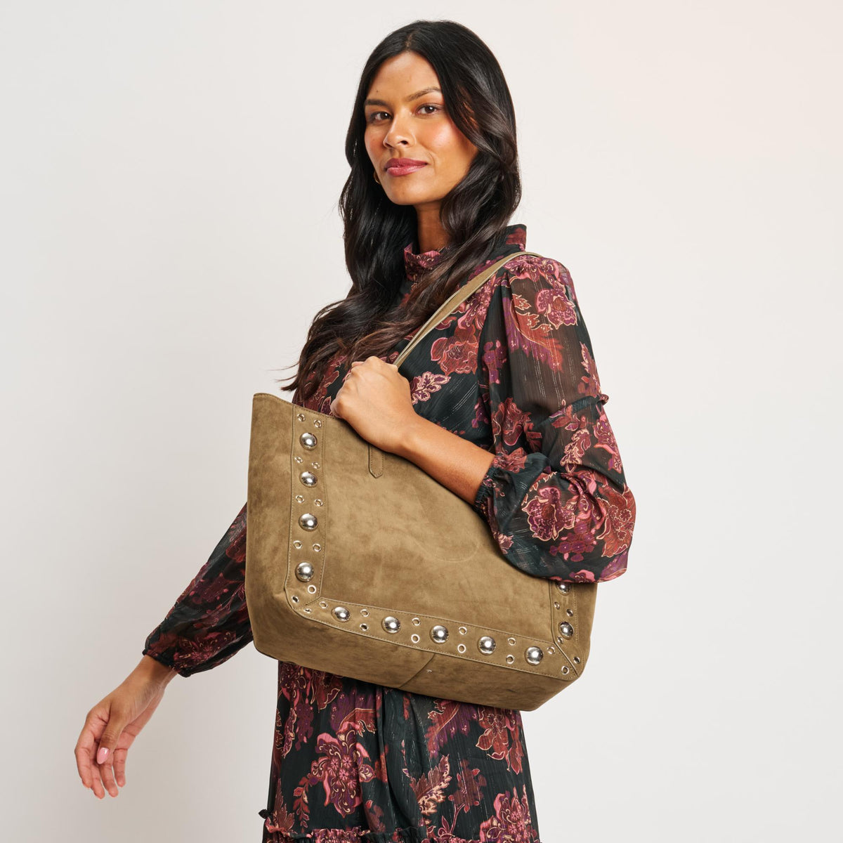 Woman wearing Olive Moda Luxe Karli Tote 842017139928 View 2 | Olive