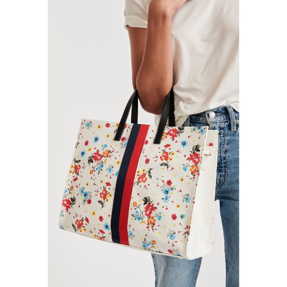 Woman wearing White Moda Luxe Julian Print Tote 842017118510 View 2 | White