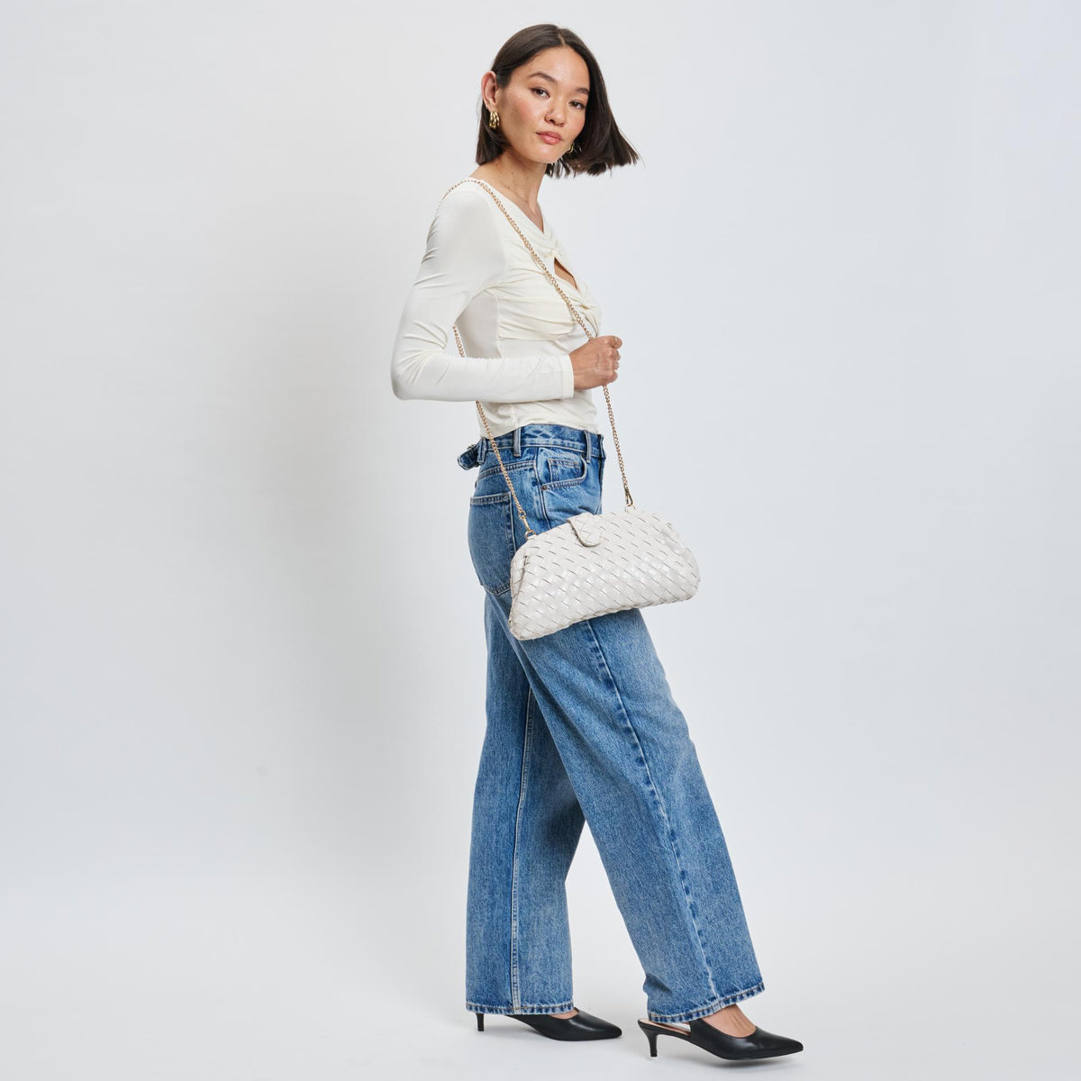 Woman wearing Oatmilk Moda Luxe GiGi Crossbody 842017139621 View 4 | Oatmilk