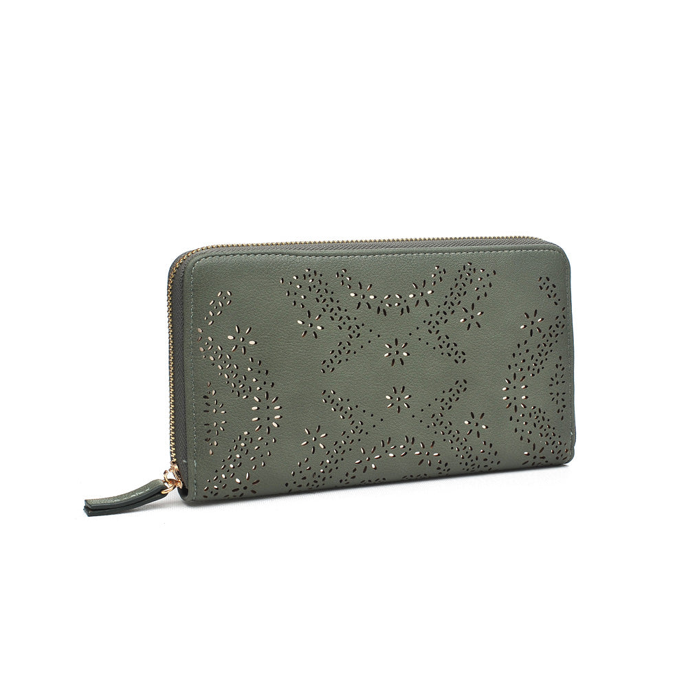 Woman wearing Olive Moda Luxe Soho Wallet 842017115281 View 6 | Olive