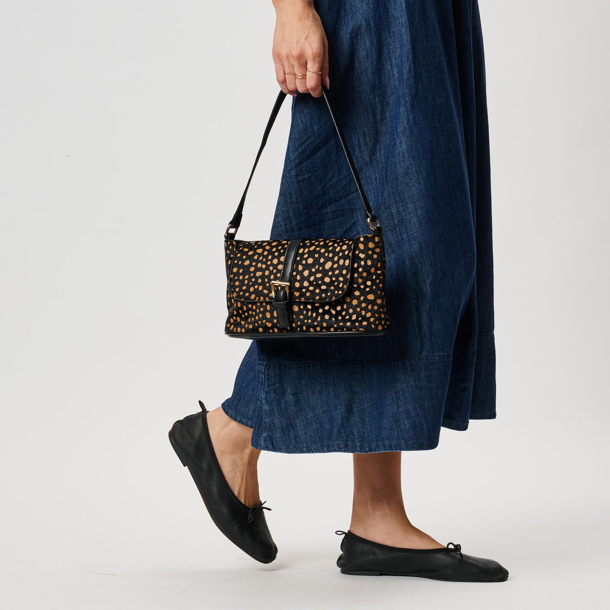 Woman wearing Black Tan Moda Luxe Urisa Shoulder Bag 842017142423 View 3 | Black Tan
