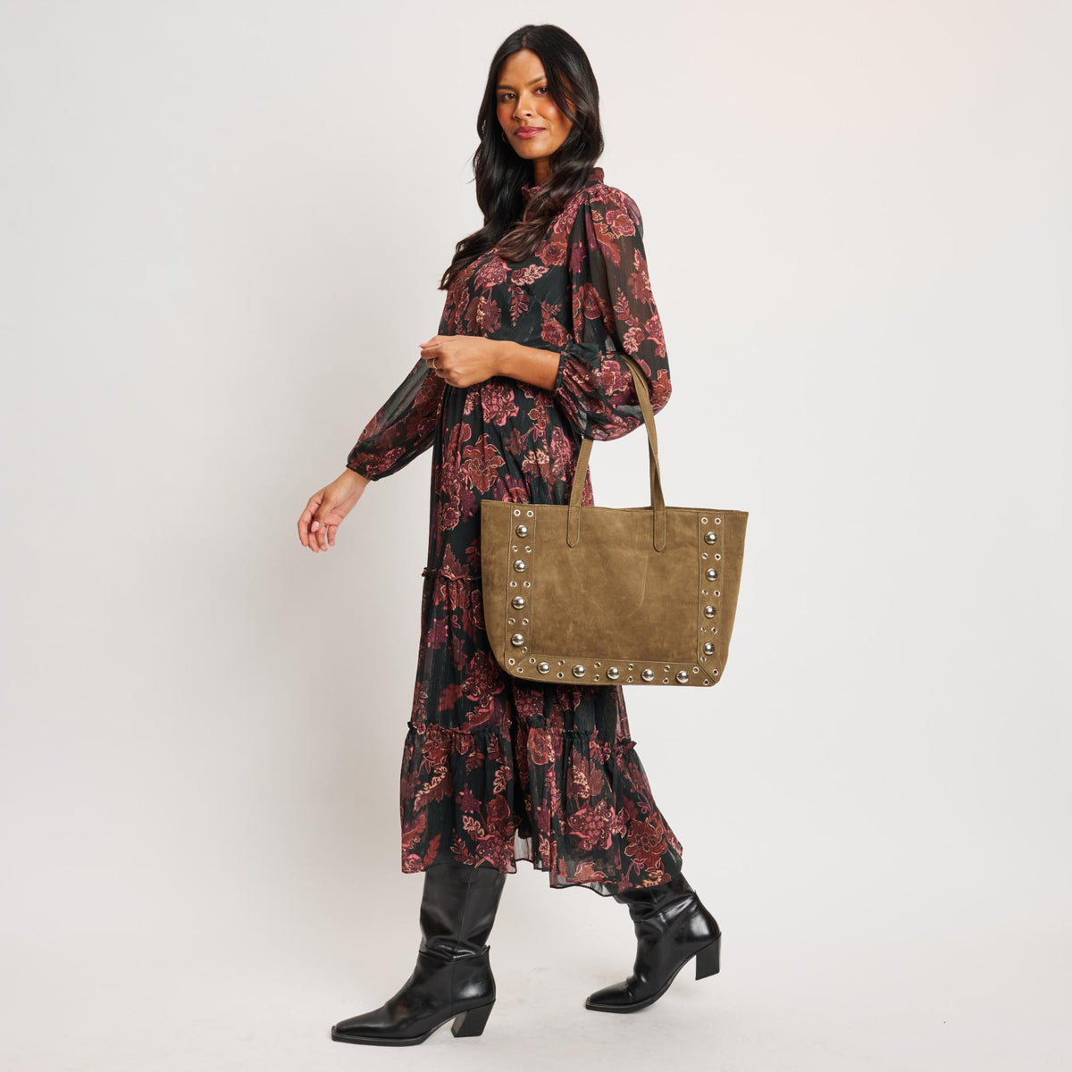 Woman wearing Olive Moda Luxe Karli Tote 842017139928 View 3 | Olive