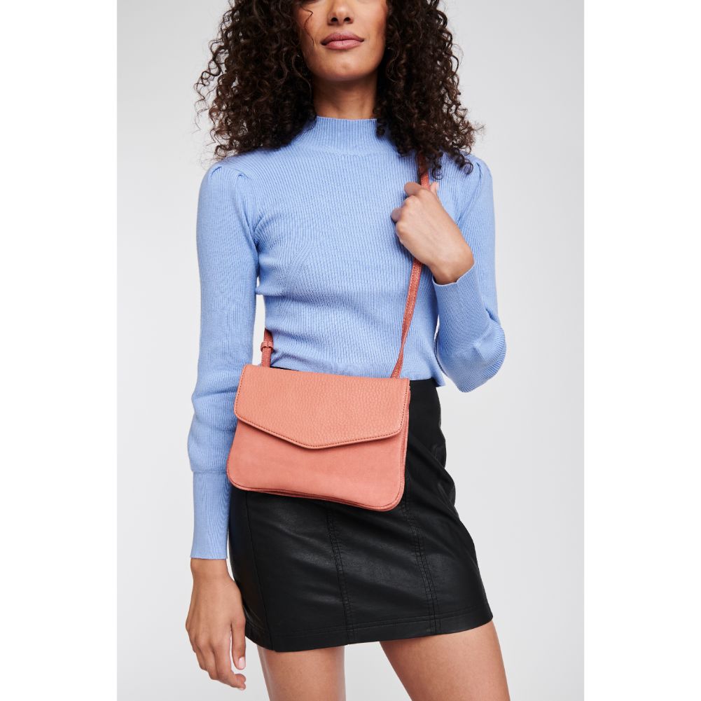 Woman wearing Ginger Moda Luxe Tate Crossbody 842017100737 View 1 | Ginger