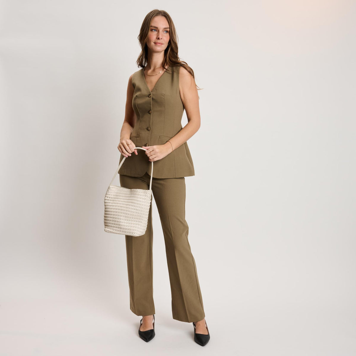 Woman wearing Oatmilk Moda Luxe Viva Tote 842017140924 View 3 | Oatmilk