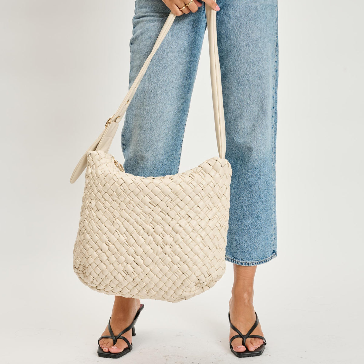 Woman wearing Oatmilk Moda Luxe Classica Crossbody 842017135494 View 2 | Oatmilk