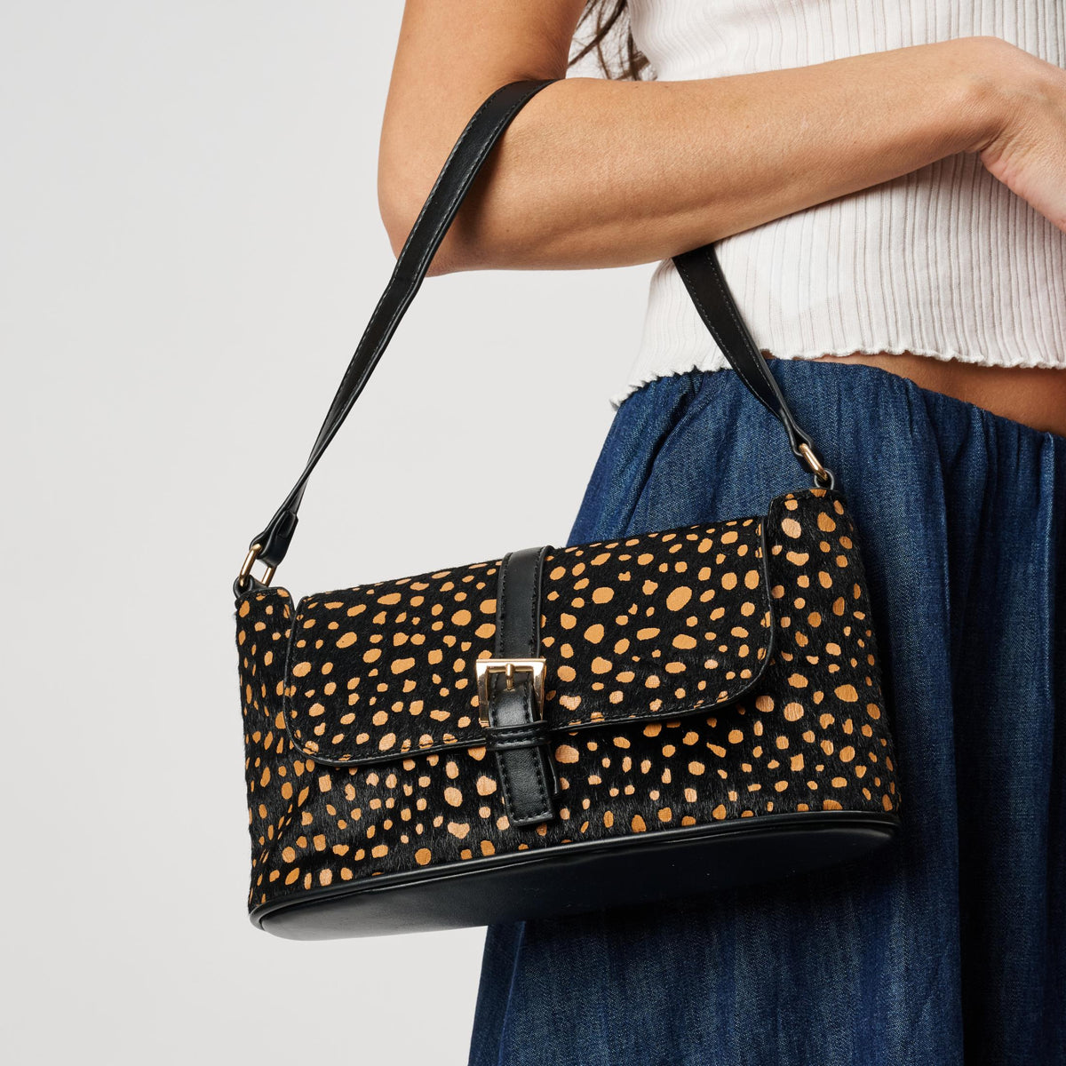 Woman wearing Black Tan Moda Luxe Urisa Shoulder Bag 842017142423 View 1 | Black Tan