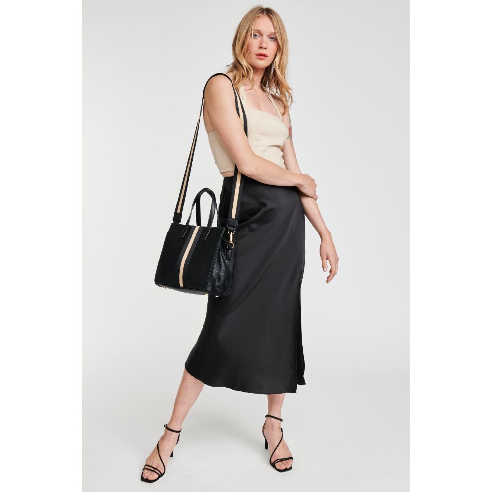 Woman wearing Black Moda Luxe Jasmine Tote 842017127017 View 3 | Black