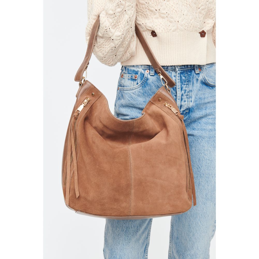 Woman wearing Nutmeg Moda Luxe Emilia Hobo 842017130680 View 4 | Nutmeg