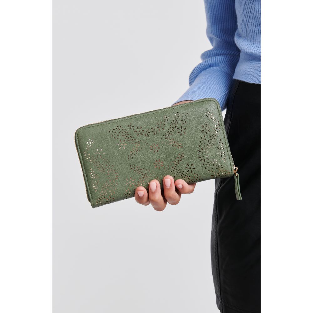 Woman wearing Olive Moda Luxe Soho Wallet 842017115281 View 1 | Olive