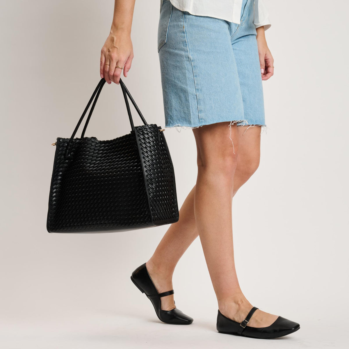 Woman wearing Black Moda Luxe Jackie Tote 842017140818 View 4 | Black