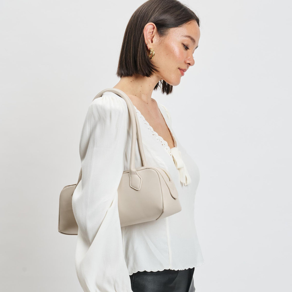 Woman wearing Oatmilk Moda Luxe Betty Shoulder Bag 842017139423 View 2 | Oatmilk