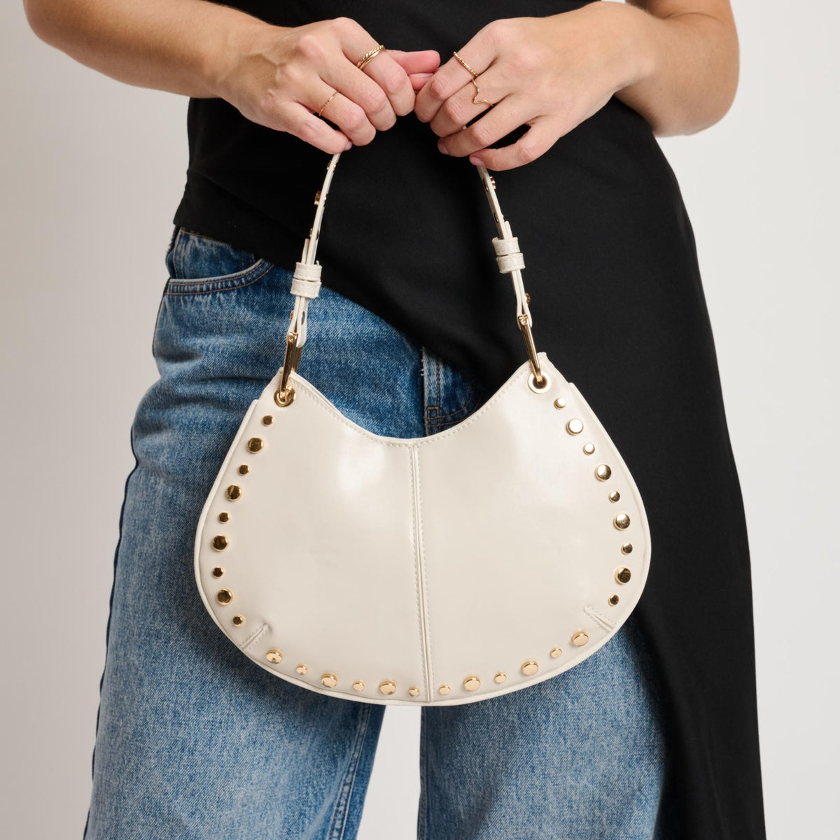 Woman wearing Oatmilk Moda Luxe Nova Crossbody 842017140122 View 1 | Oatmilk