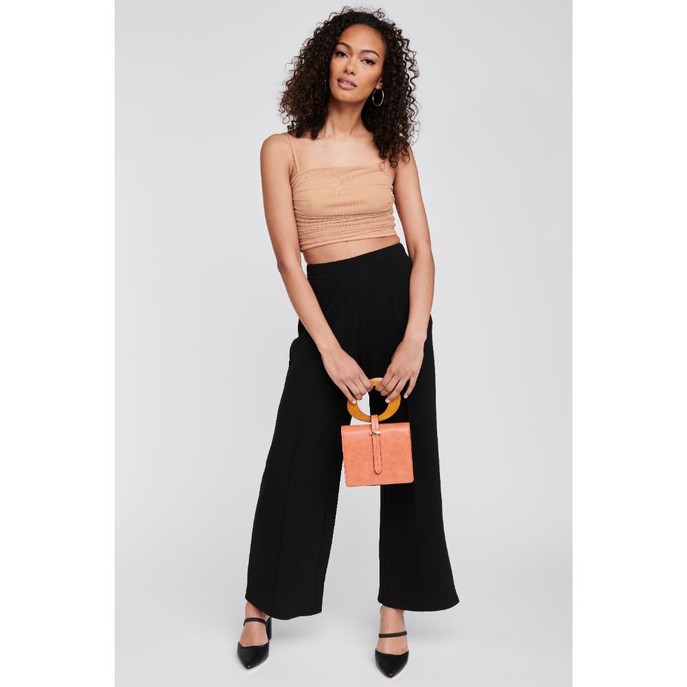 Woman wearing Mandarin Moda Luxe Callie Crossbody 842017123927 View 3 | Mandarin