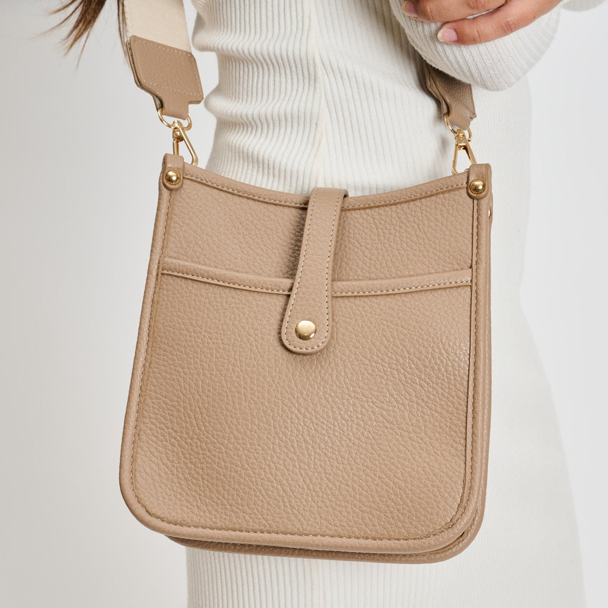 Woman wearing Putty Moda Luxe Ashley Crossbody 842017136019 View 4 | Putty