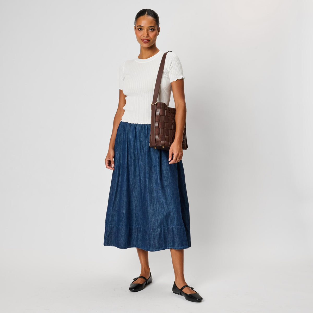 Woman wearing Chocolate Moda Luxe Naomi Bucket 842017142652 View 4 | Chocolate