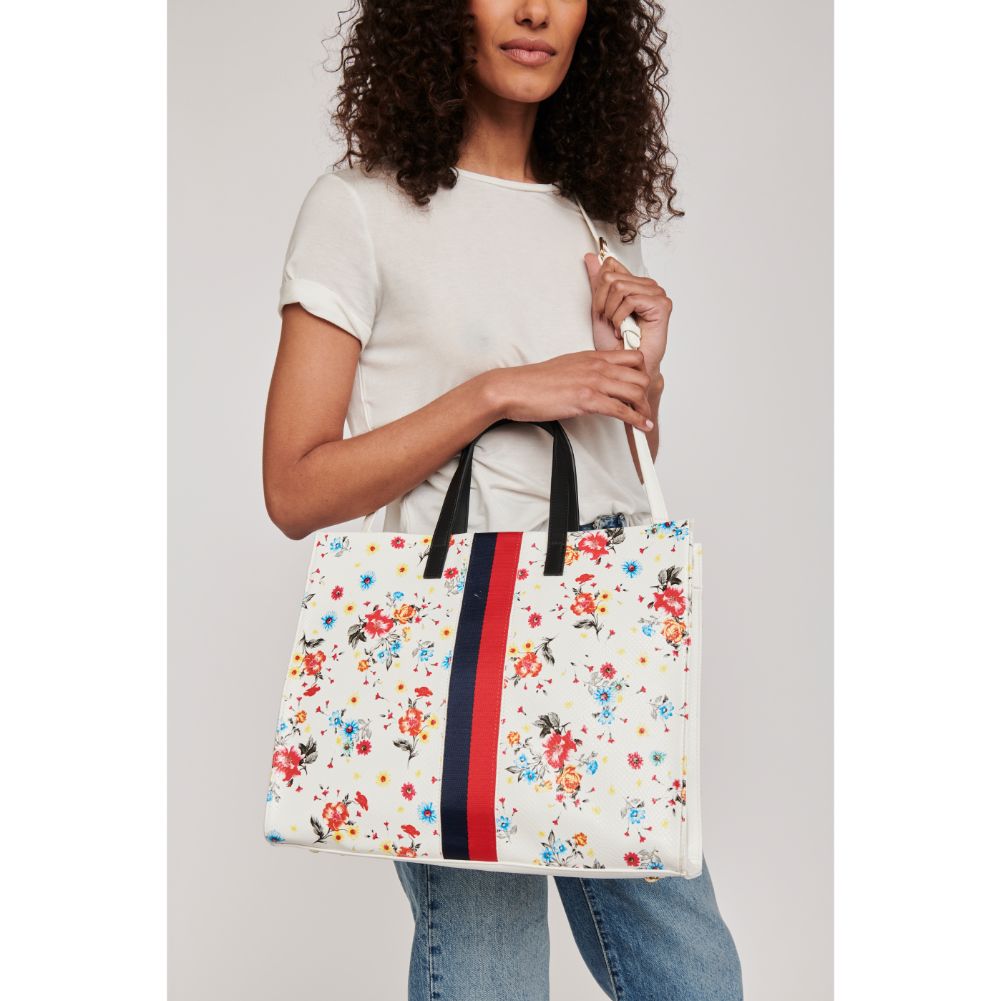 Woman wearing White Moda Luxe Julian Print Tote 842017118510 View 1 | White