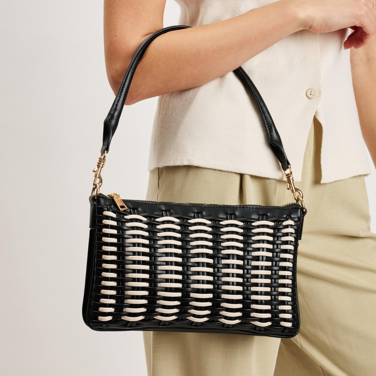 Woman wearing Black Ivory Moda Luxe Maggie Crossbody 842017141297 View 2 | Black Ivory