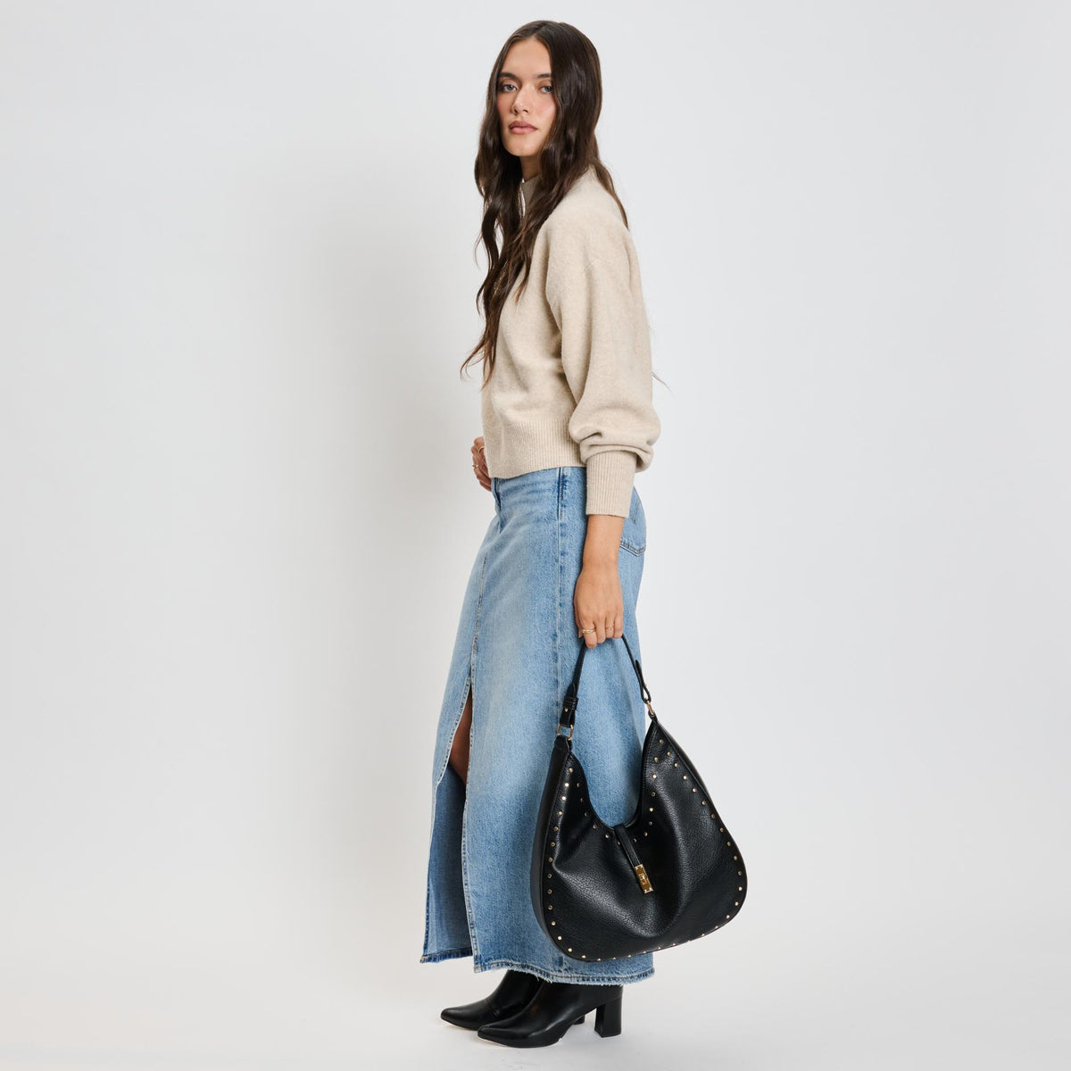 Woman wearing Black Moda Luxe Oliva Hobo 842017136125 View 4 | Black