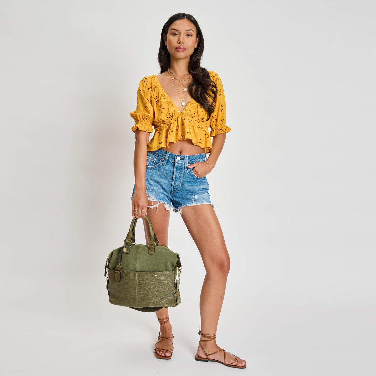 Woman wearing Olive Moda Luxe London Satchel 842017100768 View 3 | Olive