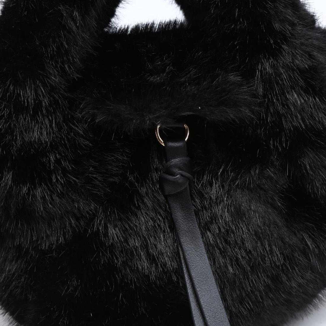 Moda Luxe Wynter Crossbody 842017142591 View 8 | Black