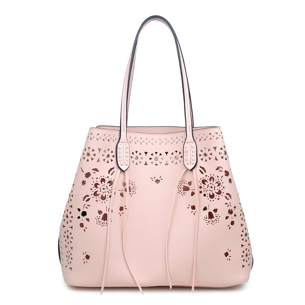 Woman wearing Ballerina Moda Luxe Canal Tote 842017113942 View 5 | Ballerina