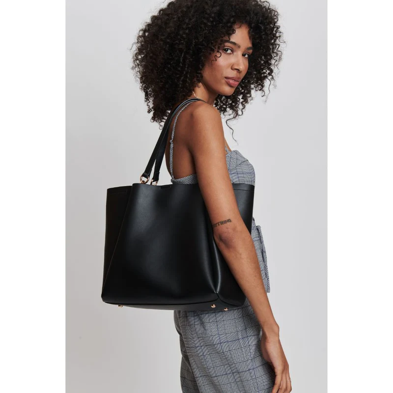 A woman carrying the Brooklyn Tote